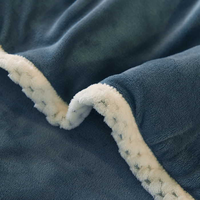 91家纺网 家纺一手货源 找家纺 眠博士 2021新款牛奶绒多功能轻奢款毛毯 靛青