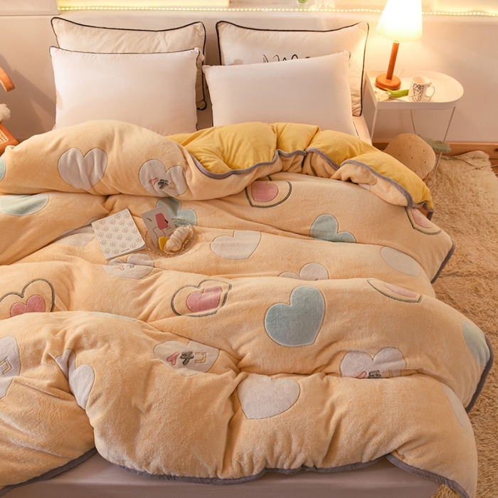 91家纺网 家纺一手货源 找家纺 甜之梦 2025新款310g雪花绒单品包边被套 爱心圈