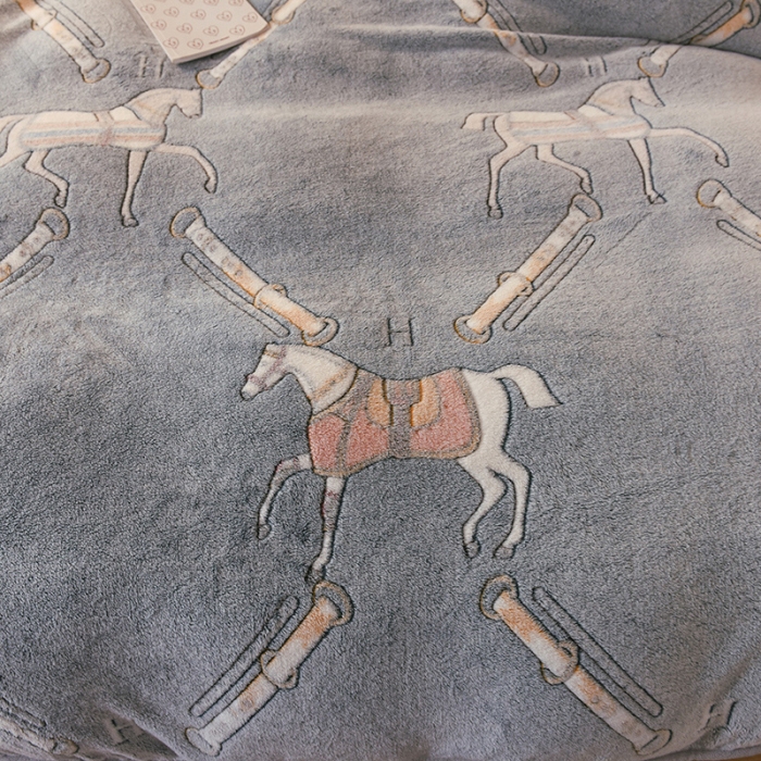 91家纺网 家纺一手货源 找家纺 甜之梦 2025新款310g雪花绒单品包边被套 马到成功