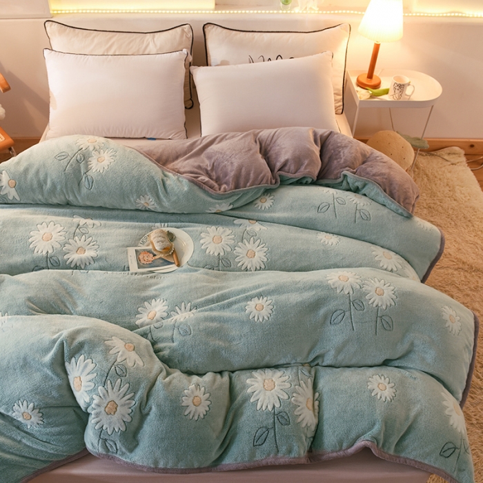 91家纺网 家纺一手货源 找家纺 甜之梦 2025新款310g雪花绒单品包边被套 浅绿之花