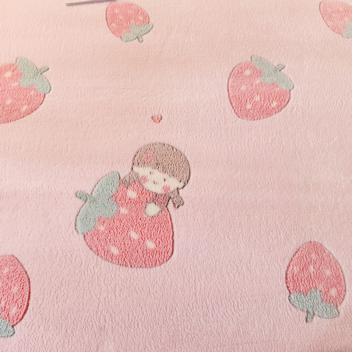 91家纺网 家纺一手货源 找家纺 甜之梦 2025新款310g雪花绒单品床笠 草莓女孩