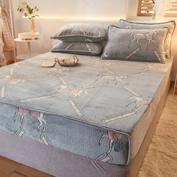 91家纺网 家纺一手货源 找家纺 甜之梦 2025新款310g雪花绒单品床笠 马到成功