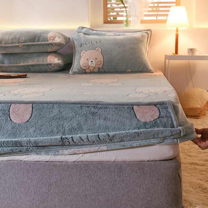 91家纺网 家纺一手货源 找家纺 甜之梦 2025新款310g雪花绒单品床笠 小熊维尼