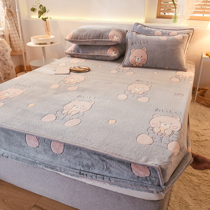 91家纺网 家纺一手货源 找家纺 甜之梦 2025新款310g雪花绒单品床笠 小熊维尼