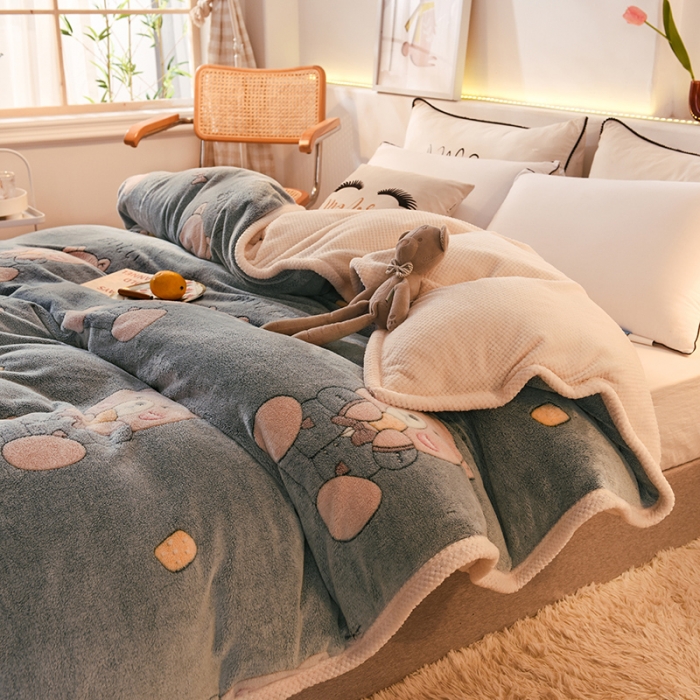 91家纺网 家纺一手货源 找家纺 甜之梦2025新款310g雪花绒单品多功能毛毯被套 小熊维尼