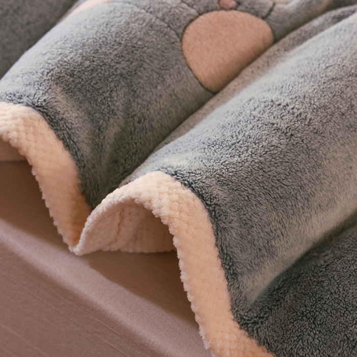 91家纺网 家纺一手货源 找家纺 甜之梦2025新款310g雪花绒单品多功能毛毯被套 小熊维尼