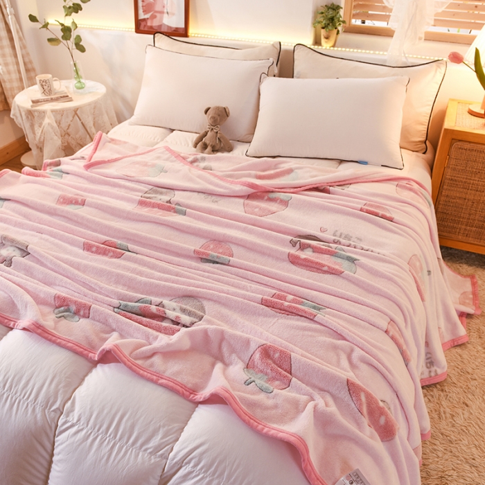 91家纺网 家纺一手货源 找家纺 甜之梦 2025新款310g雪花绒单品毛毯 草莓女孩