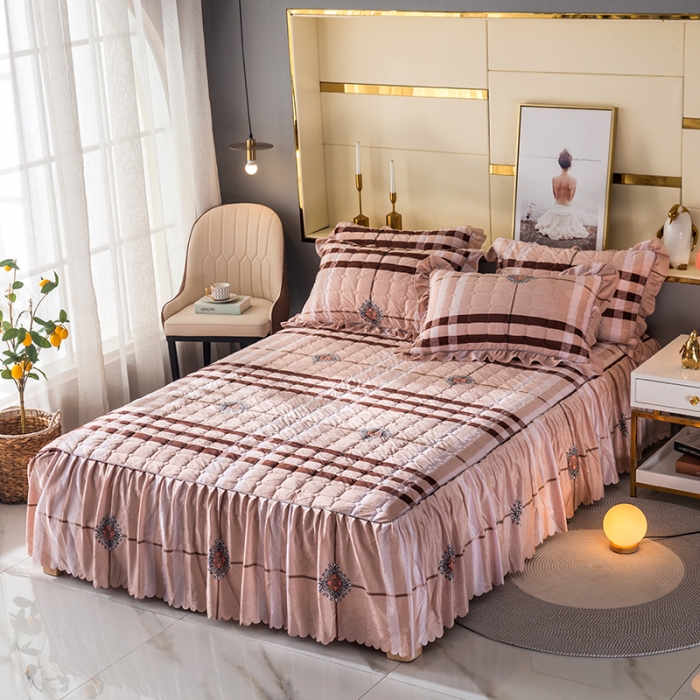 91家纺网 家纺一手货源 找家纺 纽缦 2020新款绒夹棉床裙 花格子