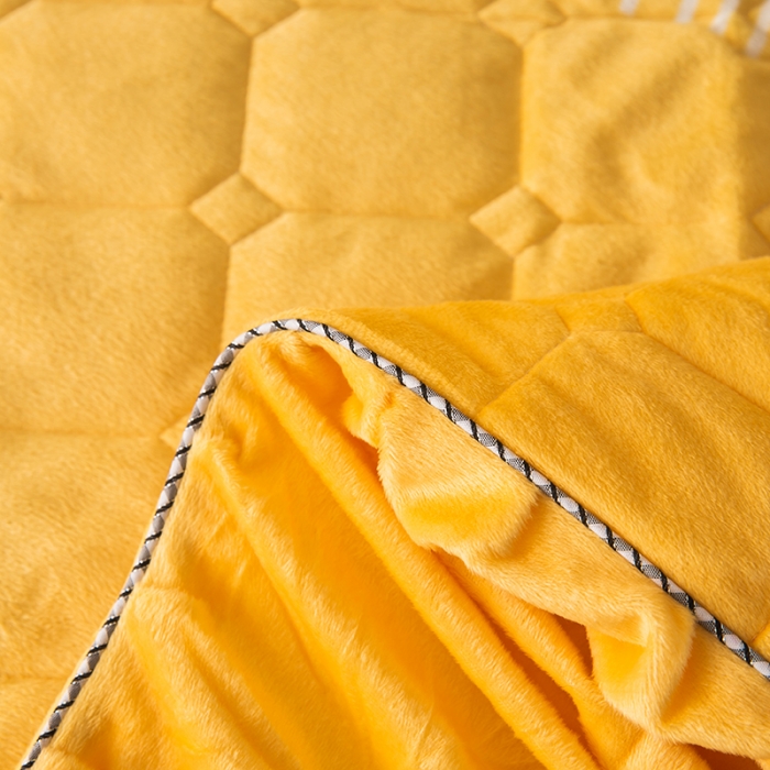 91家纺网 家纺一手货源 找家纺 纽缦 2020新款绒夹棉床裙 萝卜兔子黄