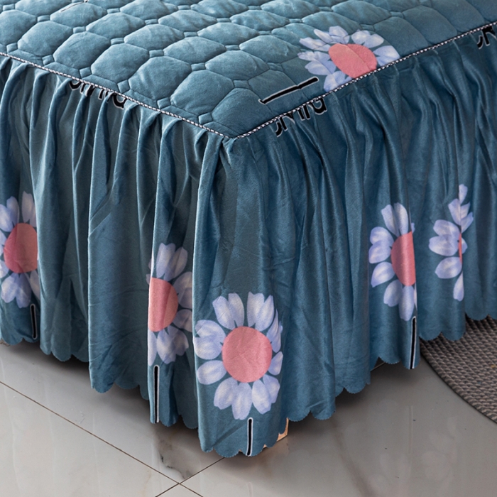 91家纺网 家纺一手货源 找家纺 纽缦 2020新款绒夹棉床裙 陌上花颜蓝