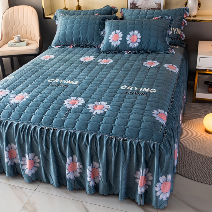 91家纺网 家纺一手货源 找家纺 纽缦 2020新款绒夹棉床裙 陌上花颜蓝