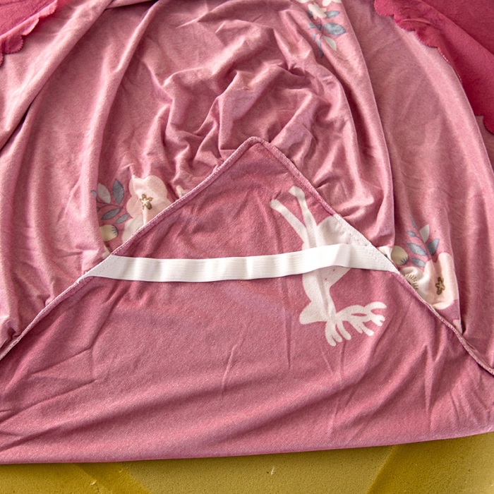 91家纺网 家纺一手货源 找家纺 纽缦 2020新款绒单层床裙四件套 花儿与鹿豆沙