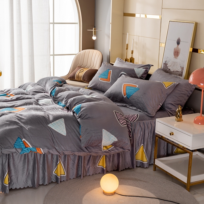 91家纺网 家纺一手货源 找家纺 纽缦 2020新款绒单层床裙四件套 几何图案灰