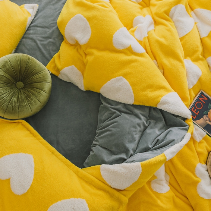 91家纺网 家纺一手货源 找家纺 佰亿莱 2024新款提花舒棉绒四件套 车菊黄爱心