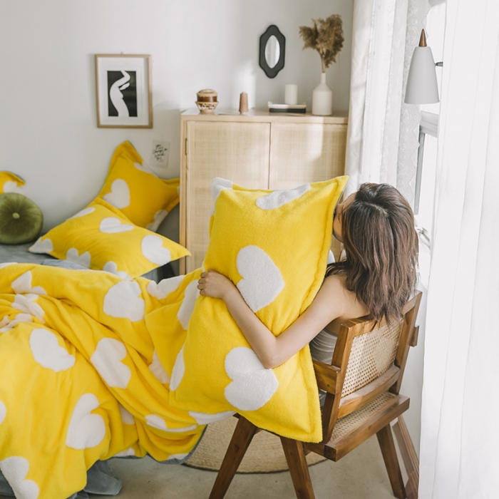 91家纺网 家纺一手货源 找家纺 佰亿莱 2024新款提花舒棉绒四件套 车菊黄爱心