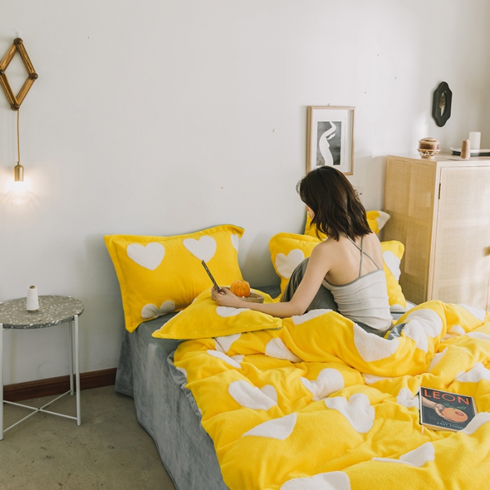 91家纺网 家纺一手货源 找家纺 佰亿莱 2024新款提花舒棉绒四件套 车菊黄爱心