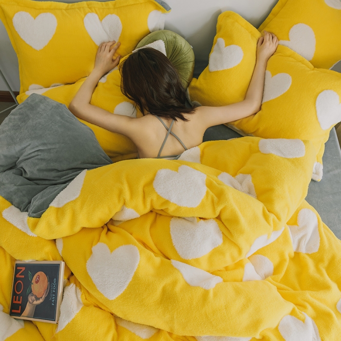 91家纺网 家纺一手货源 找家纺 佰亿莱 2024新款提花舒棉绒四件套 车菊黄爱心