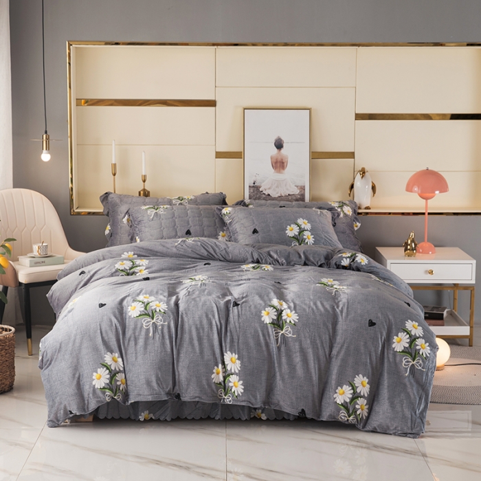 91家纺网 家纺一手货源 找家纺 纽缦 2020新款绒夹棉床裙四件套 雏菊满园灰