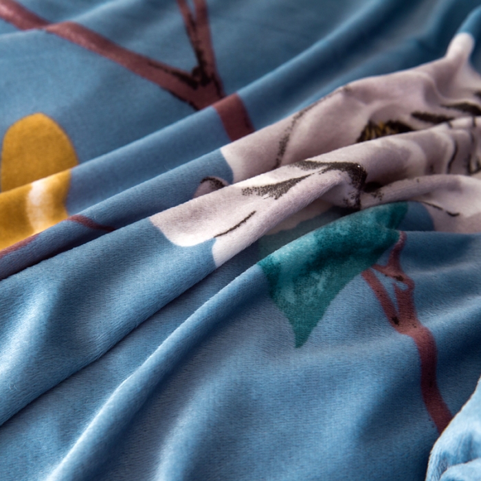 91家纺网 家纺一手货源 找家纺 纽缦 2020新款绒夹棉床裙四件套 繁花洛洛