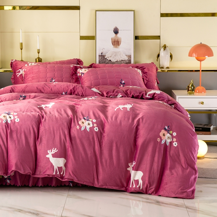 91家纺网 家纺一手货源 找家纺 纽缦 2020新款绒夹棉床裙四件套 花儿与鹿豆沙