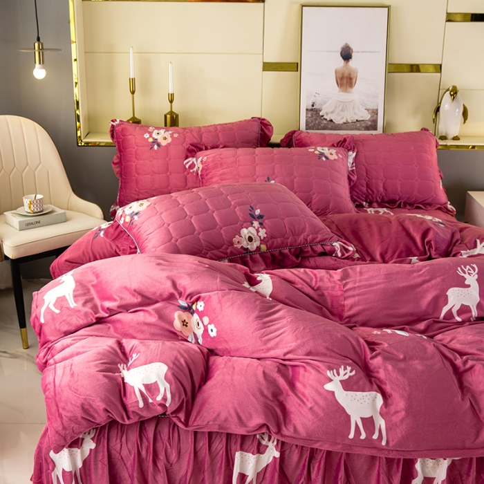 91家纺网 家纺一手货源 找家纺 纽缦 2020新款绒夹棉床裙四件套 花儿与鹿豆沙