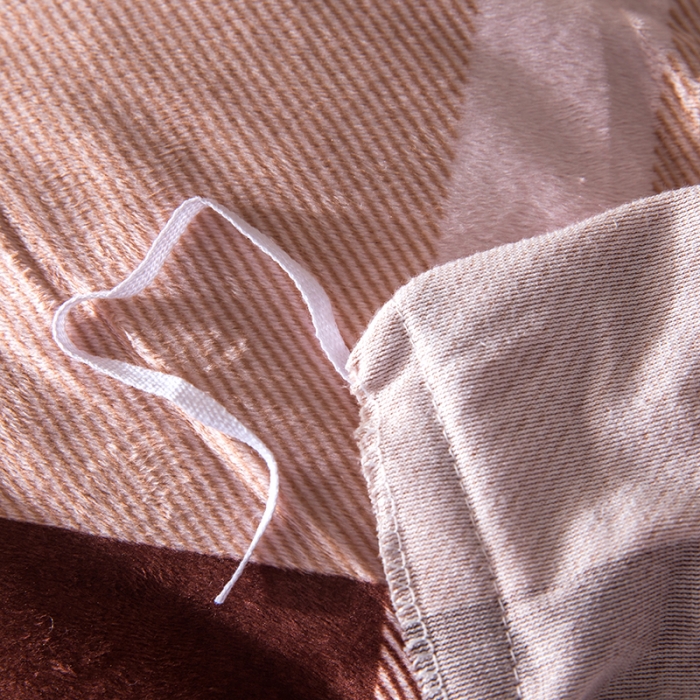 91家纺网 家纺一手货源 找家纺 纽缦 2020新款绒夹棉床裙四件套 花格子