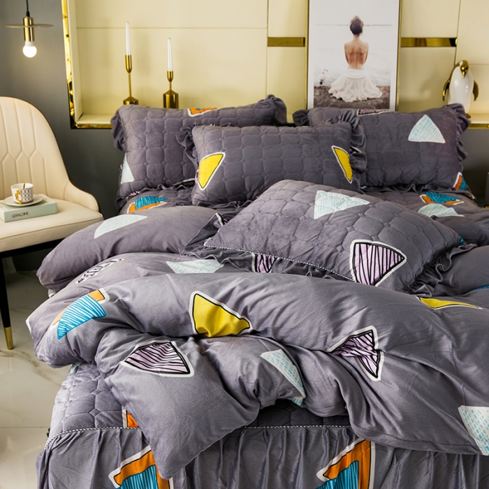 91家纺网 家纺一手货源 找家纺 纽缦 2020新款绒夹棉床裙四件套 几何图案灰