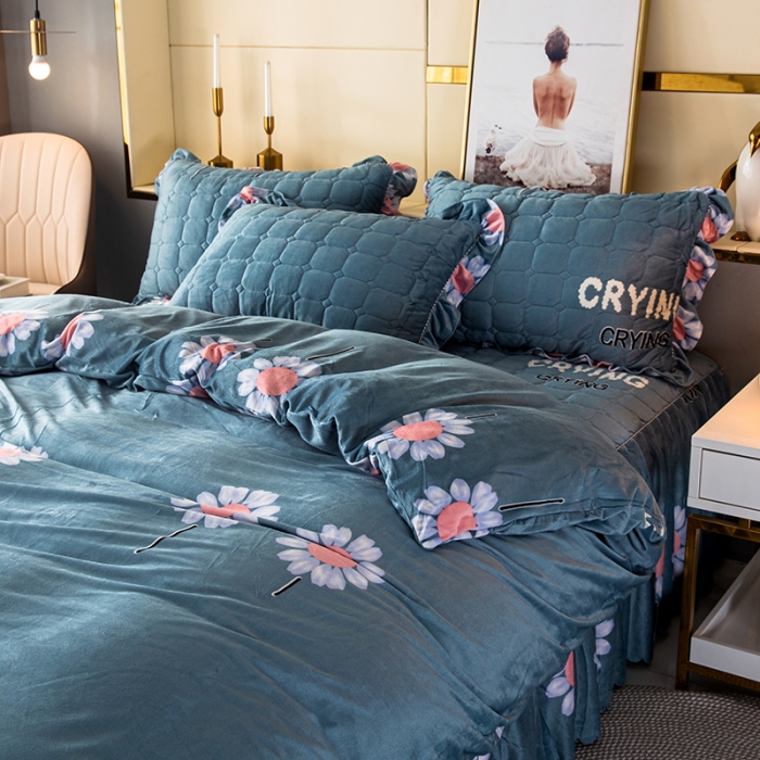 91家纺网 家纺一手货源 找家纺 纽缦 2020新款绒夹棉床裙四件套 陌上花颜蓝