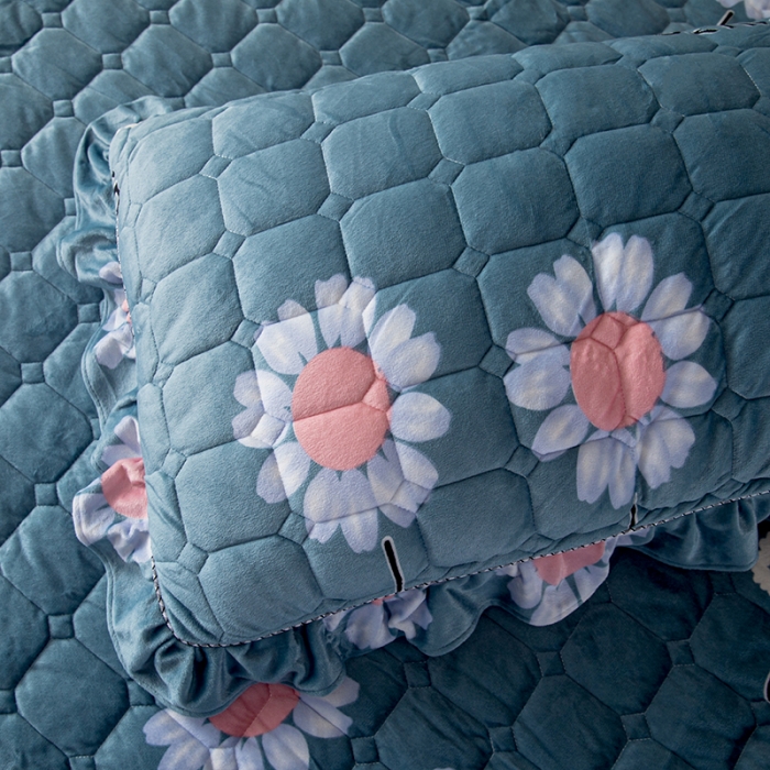 91家纺网 家纺一手货源 找家纺 纽缦 2020新款绒夹棉床裙四件套 陌上花颜蓝