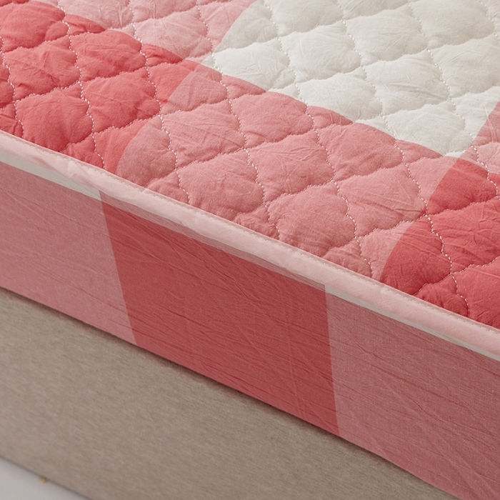 91家纺网 家纺一手货源 找家纺 久典 2023新款全棉色织水洗棉夹棉床笠 粉大格