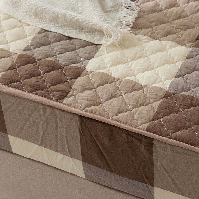 91家纺网 家纺一手货源 找家纺 久典 2023新款全棉色织水洗棉夹棉床笠 咖大格