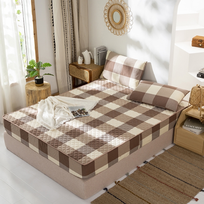 91家纺网 家纺一手货源 找家纺 久典 2023新款全棉色织水洗棉夹棉床笠 咖大格