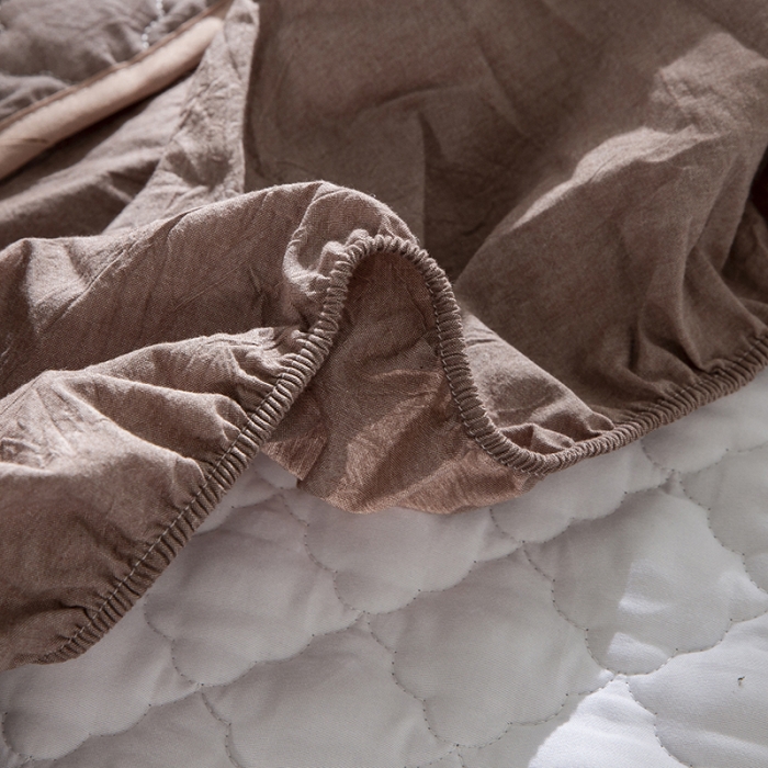 91家纺网 家纺一手货源 找家纺 久典 2023新款全棉色织水洗棉夹棉床笠 咖色