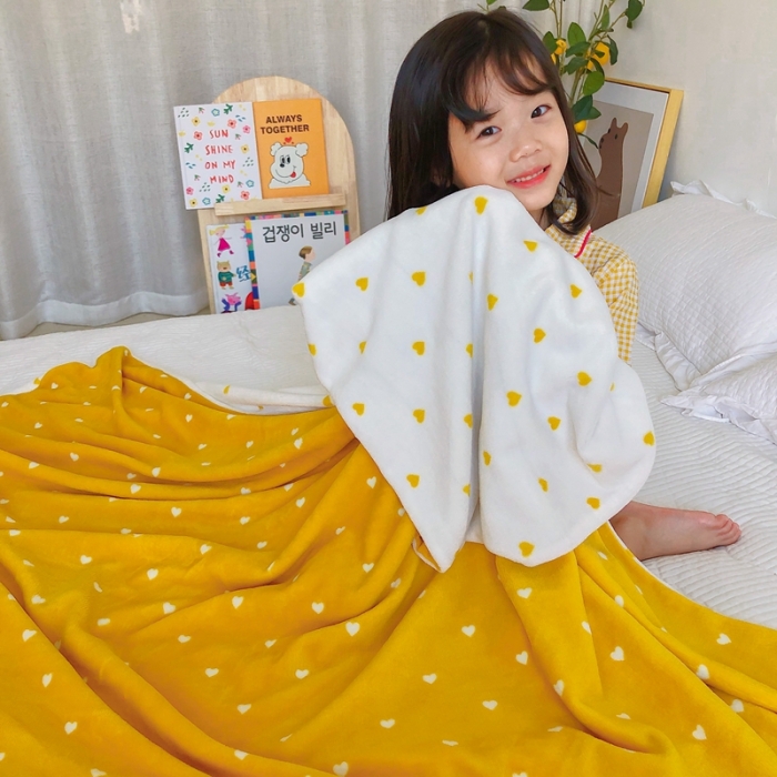 91家纺网 家纺一手货源 找家纺 星期八2020新款双层宝宝绒盖毯被毯子毛毯模特图 爱心黄