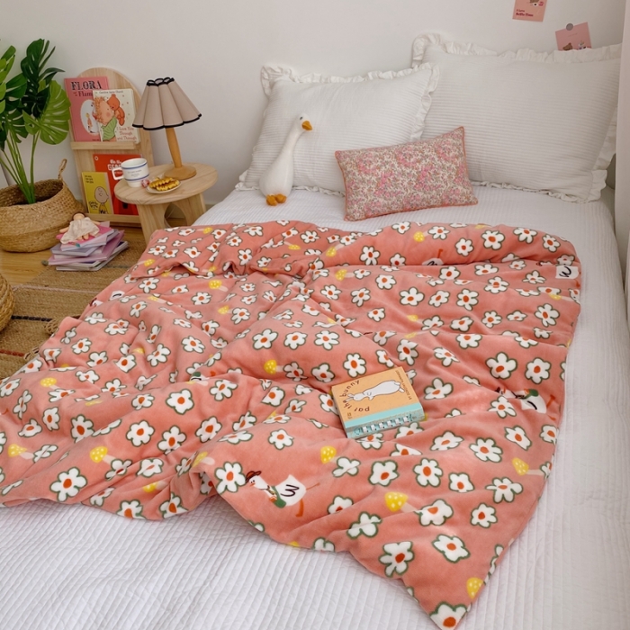 91家纺网 家纺一手货源 找家纺 星期八2020新款双层宝宝绒盖毯被毯子毛毯实拍图 可爱小鹅