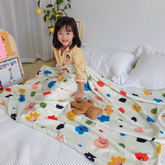 91家纺网 家纺一手货源 找家纺 星期八2020新款双层宝宝绒盖毯被毯子毛毯模特图 动物花花