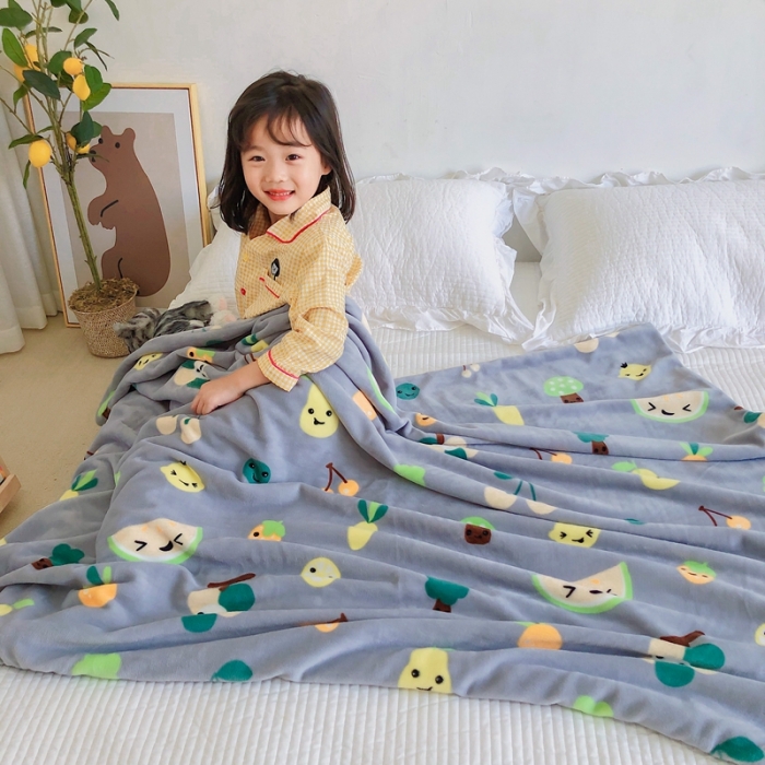 91家纺网 家纺一手货源 找家纺 星期八2020新款双层宝宝绒盖毯被毯子毛毯模特图 水果派