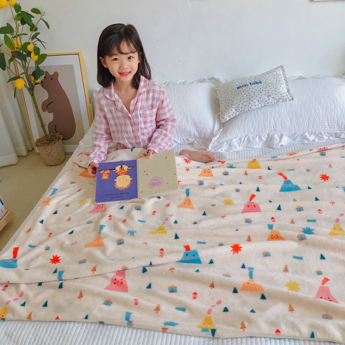 91家纺网 家纺一手货源 找家纺 星期八2020新款双层宝宝绒盖毯被毯子毛毯模特图 小饭团