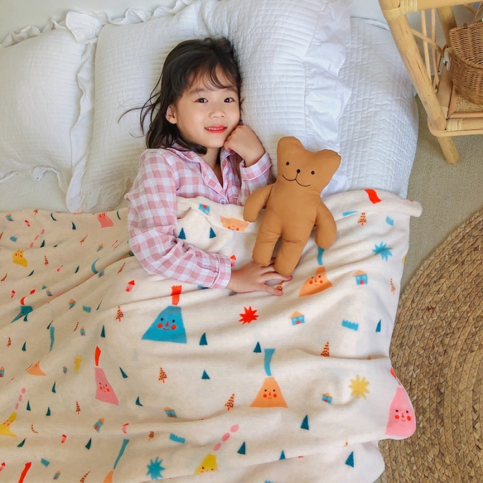 91家纺网 家纺一手货源 找家纺 星期八2020新款双层宝宝绒盖毯被毯子毛毯模特图 小饭团