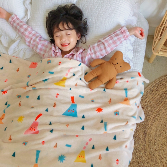 91家纺网 家纺一手货源 找家纺 星期八2020新款双层宝宝绒盖毯被毯子毛毯模特图 小饭团