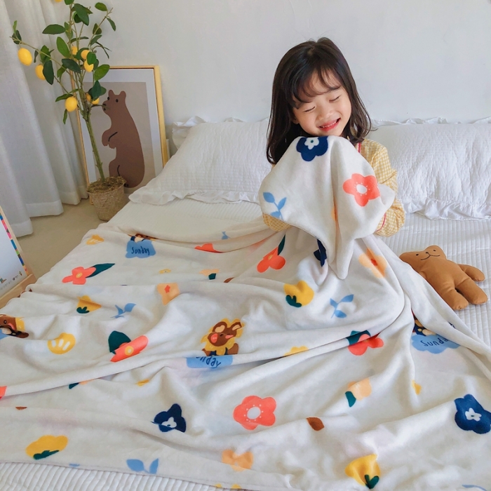 91家纺网 家纺一手货源 找家纺 星期八2020新款双层宝宝绒盖毯被毯子毛毯模特图 小熊花花