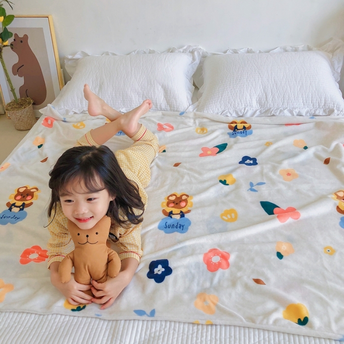 91家纺网 家纺一手货源 找家纺 星期八2020新款双层宝宝绒盖毯被毯子毛毯模特图 小熊花花