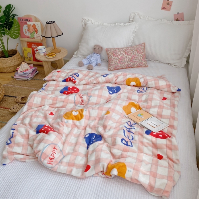 91家纺网 家纺一手货源 找家纺 星期八2020新款双层宝宝绒盖毯被毯子毛毯实拍图 草莓格子