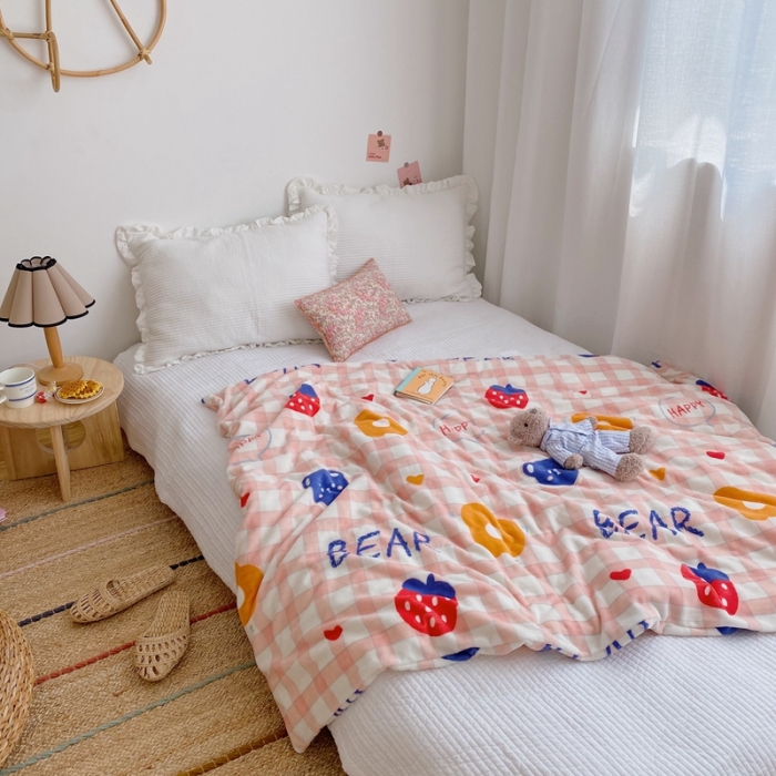 91家纺网 家纺一手货源 找家纺 星期八2020新款双层宝宝绒盖毯被毯子毛毯实拍图 草莓格子