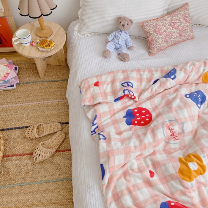 91家纺网 家纺一手货源 找家纺 星期八2020新款双层宝宝绒盖毯被毯子毛毯实拍图 草莓格子