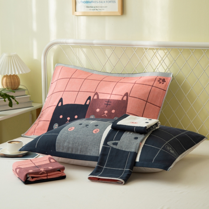 91家纺网 家纺一手货源 找家纺 朴尔 2020新款卡通AB组合全棉四层纱布枕巾 两只小猫小猫藏青