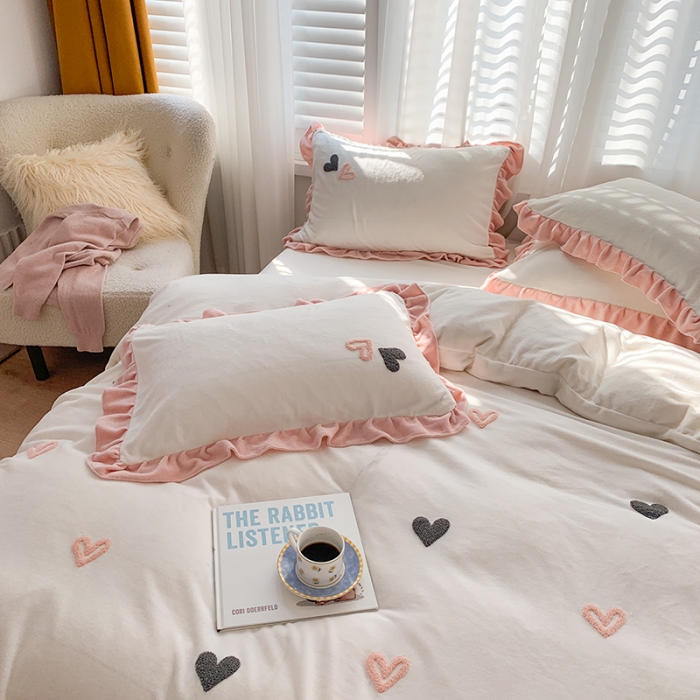 91家纺网 家纺一手货源 找家纺 优悦2020新款牛奶绒毛巾绣四件套 爱心-白