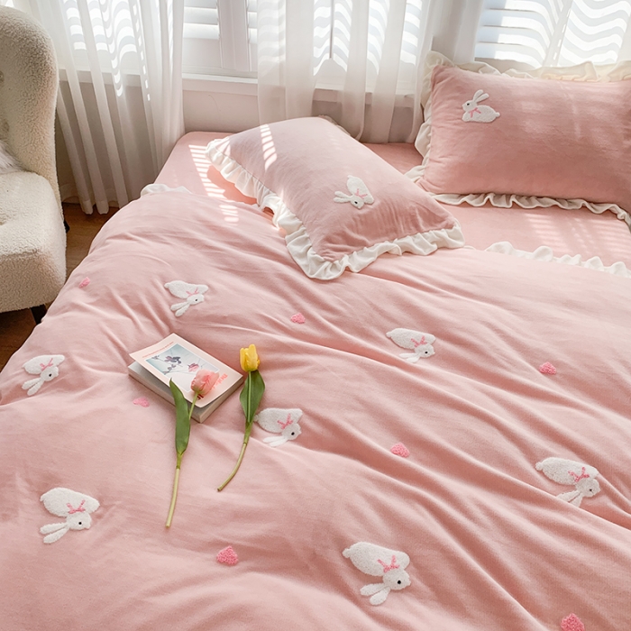 91家纺网 家纺一手货源 找家纺 优悦2020新款牛奶绒毛巾绣四件套 可爱兔-粉