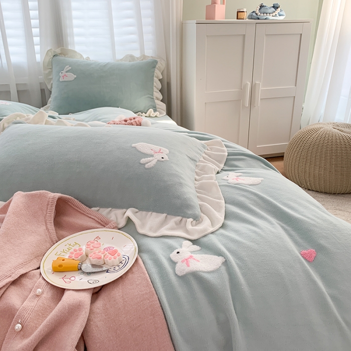 91家纺网 家纺一手货源 找家纺 优悦2020新款牛奶绒毛巾绣四件套 可爱兔-浅绿