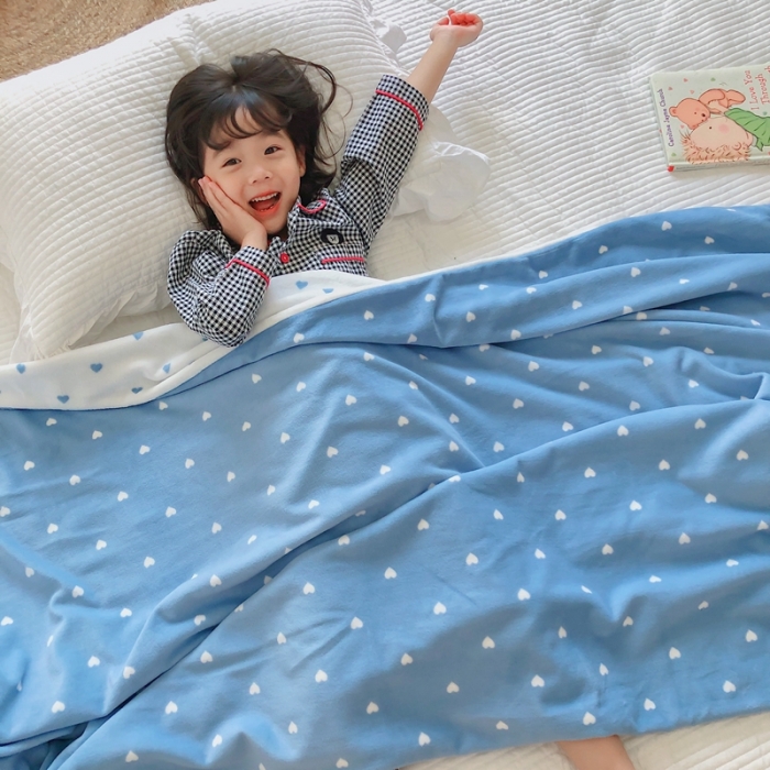 91家纺网 家纺一手货源 找家纺 （总）星期八2020新款双层宝宝绒盖毯被毯子毛毯模特图